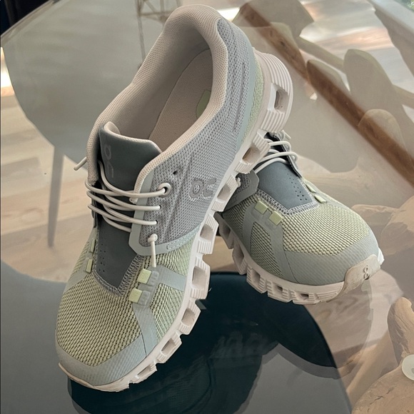 Stylish Women's Oncloud Sneakers in Light Green and Gray - Picture 1 of 7
